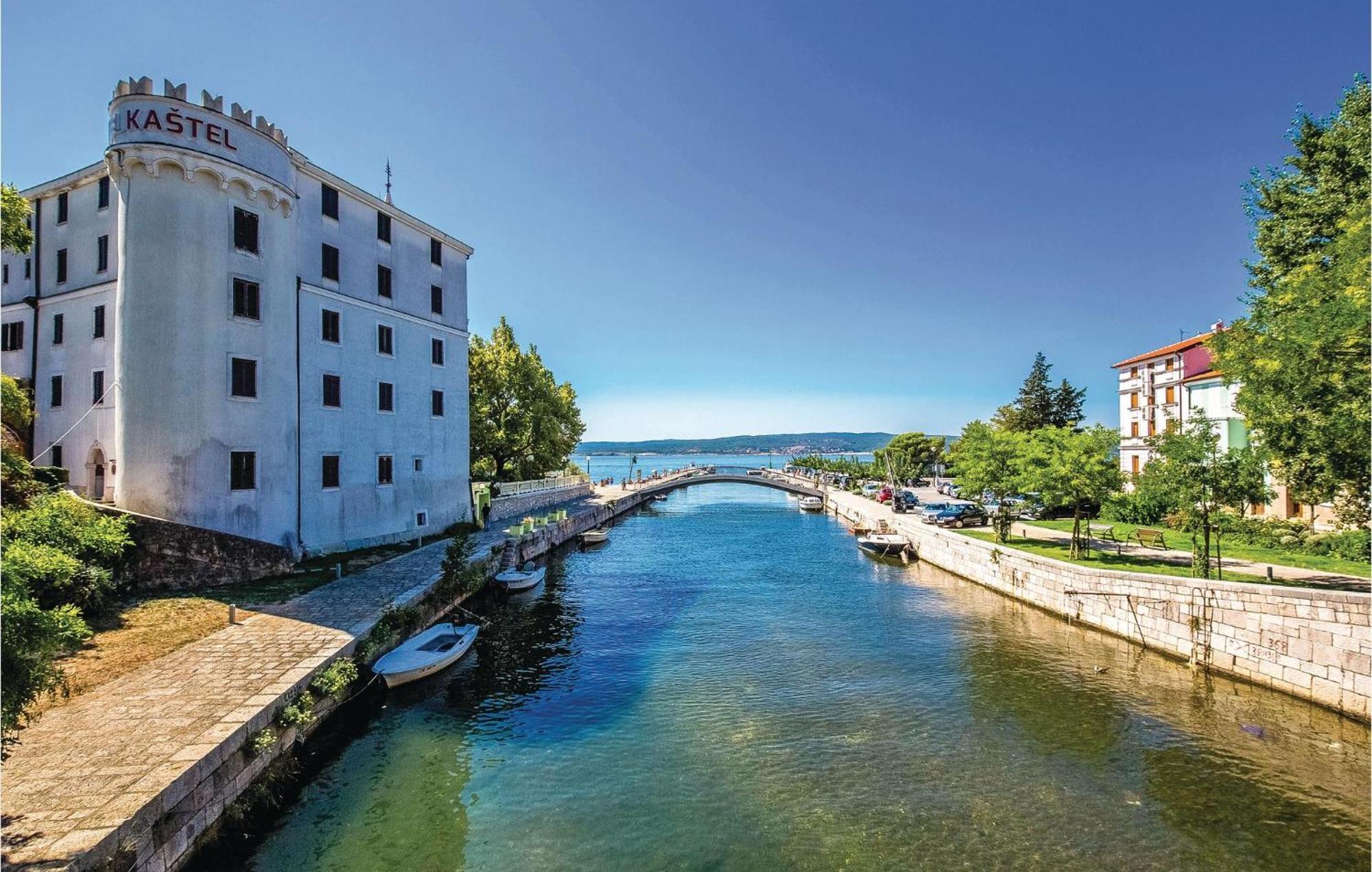 2 Bedroom Lovely Apartment In Crikvenica Eksteriør bilde