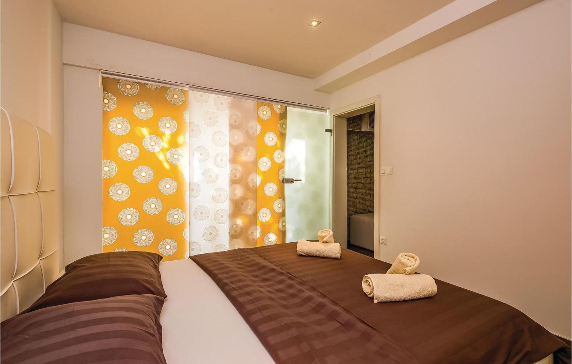 2 Bedroom Lovely Apartment In Crikvenica Eksteriør bilde