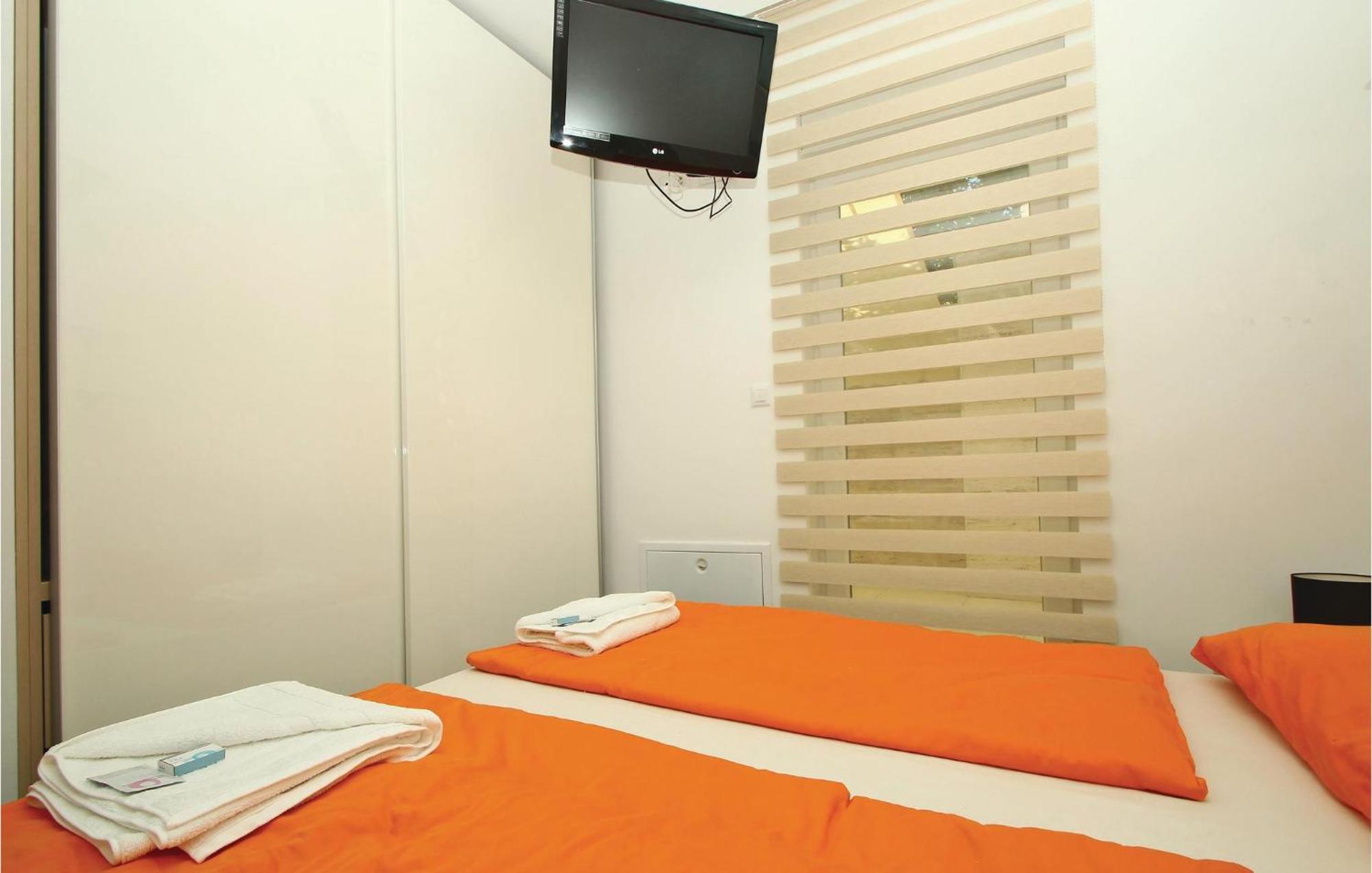 2 Bedroom Lovely Apartment In Crikvenica Eksteriør bilde