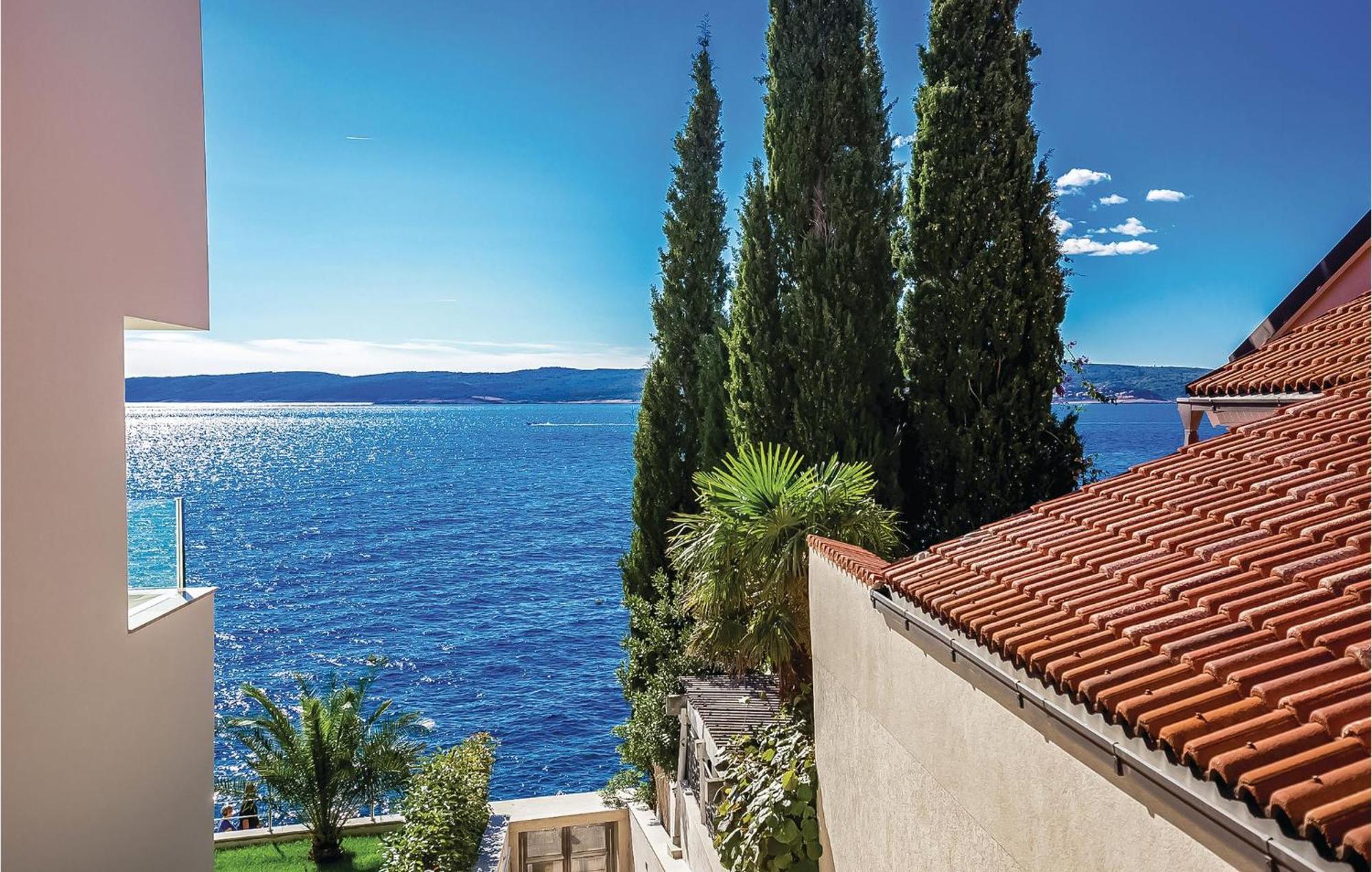 2 Bedroom Lovely Apartment In Crikvenica Eksteriør bilde