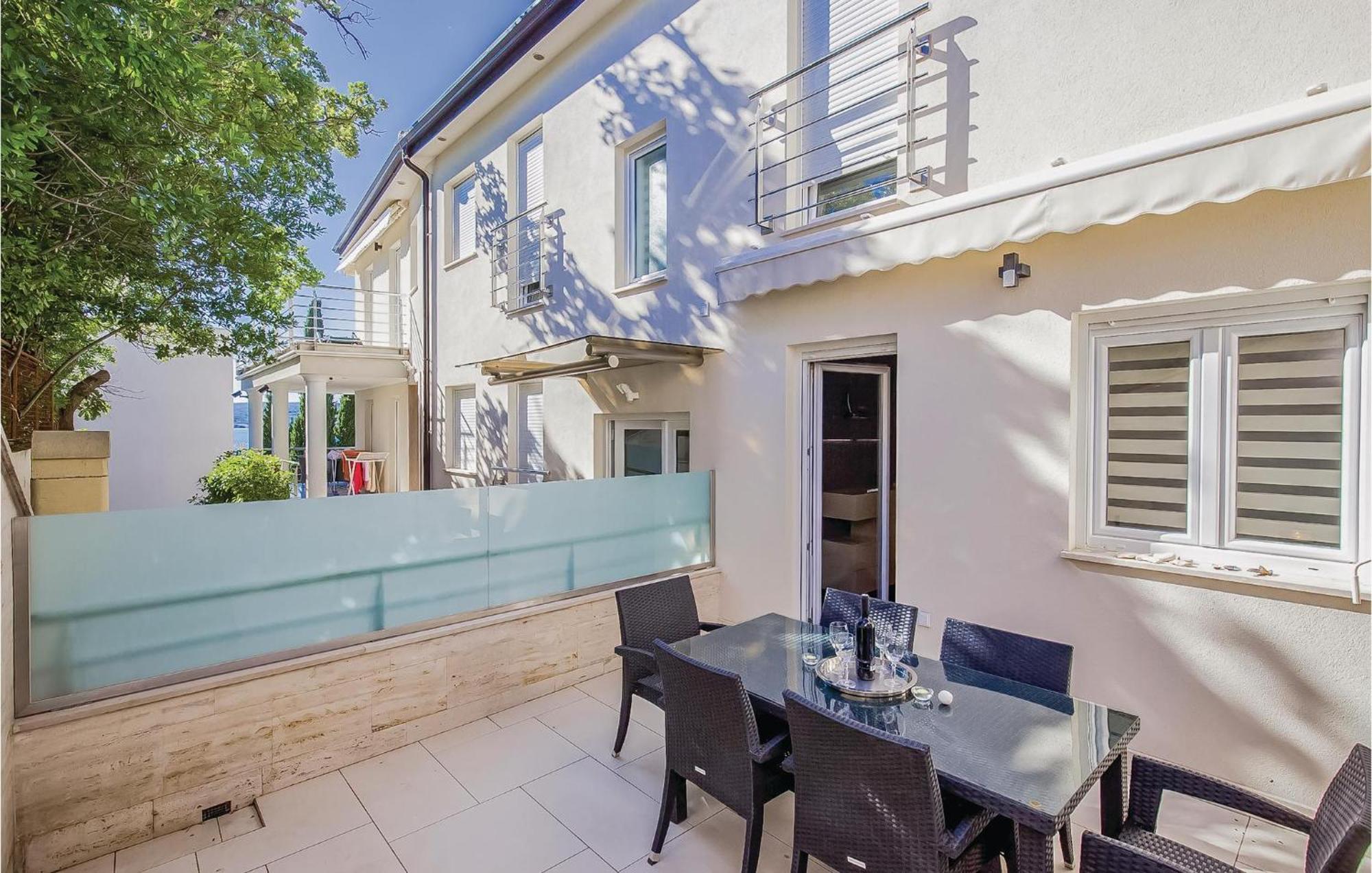 2 Bedroom Lovely Apartment In Crikvenica Eksteriør bilde