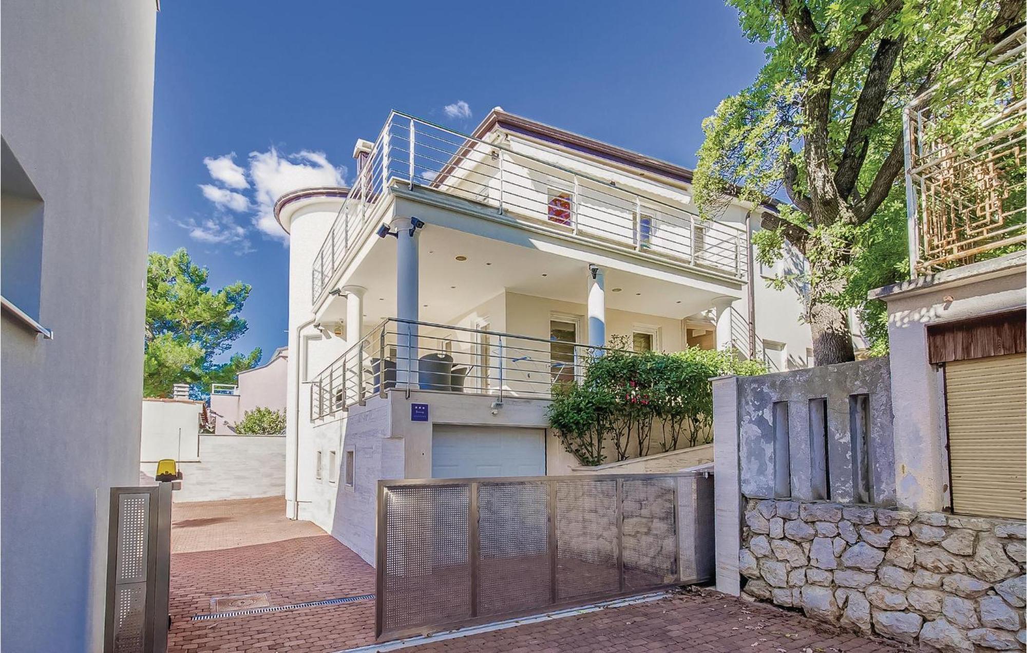 2 Bedroom Lovely Apartment In Crikvenica Eksteriør bilde
